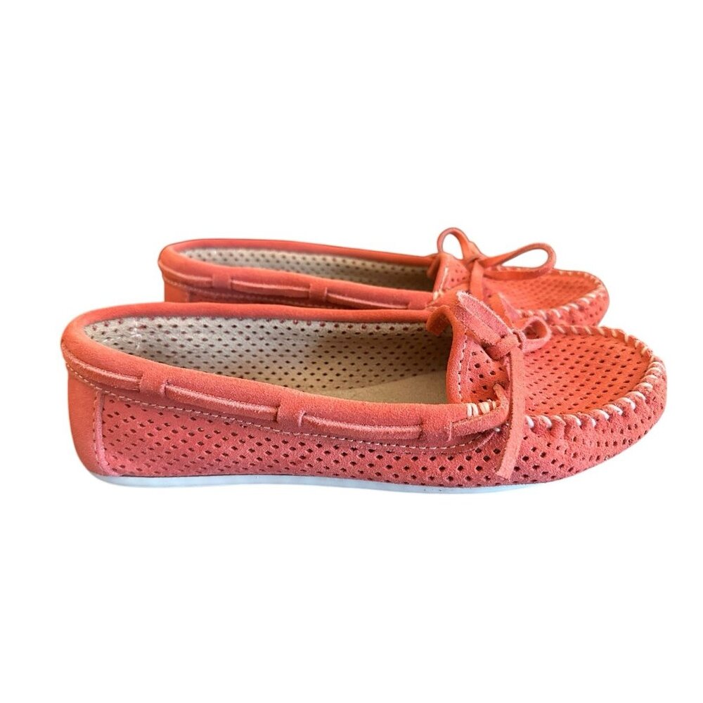 Minnetonka Lisa Moccasins Coral Perforated Suede Slip On Boat Shoes Women’s Sz 8